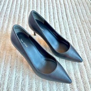 Via Spiga Black Women's Shoes, size 6, EUC